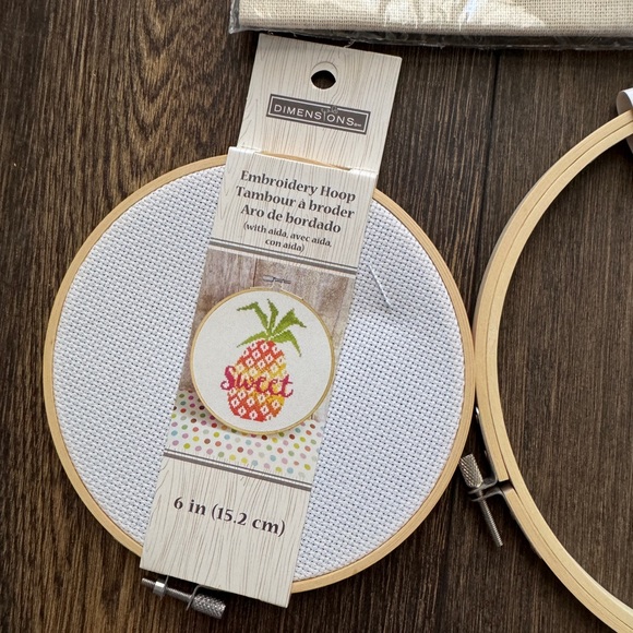Embroidery starter kit comes with everything pictured - Picture 7 of 11